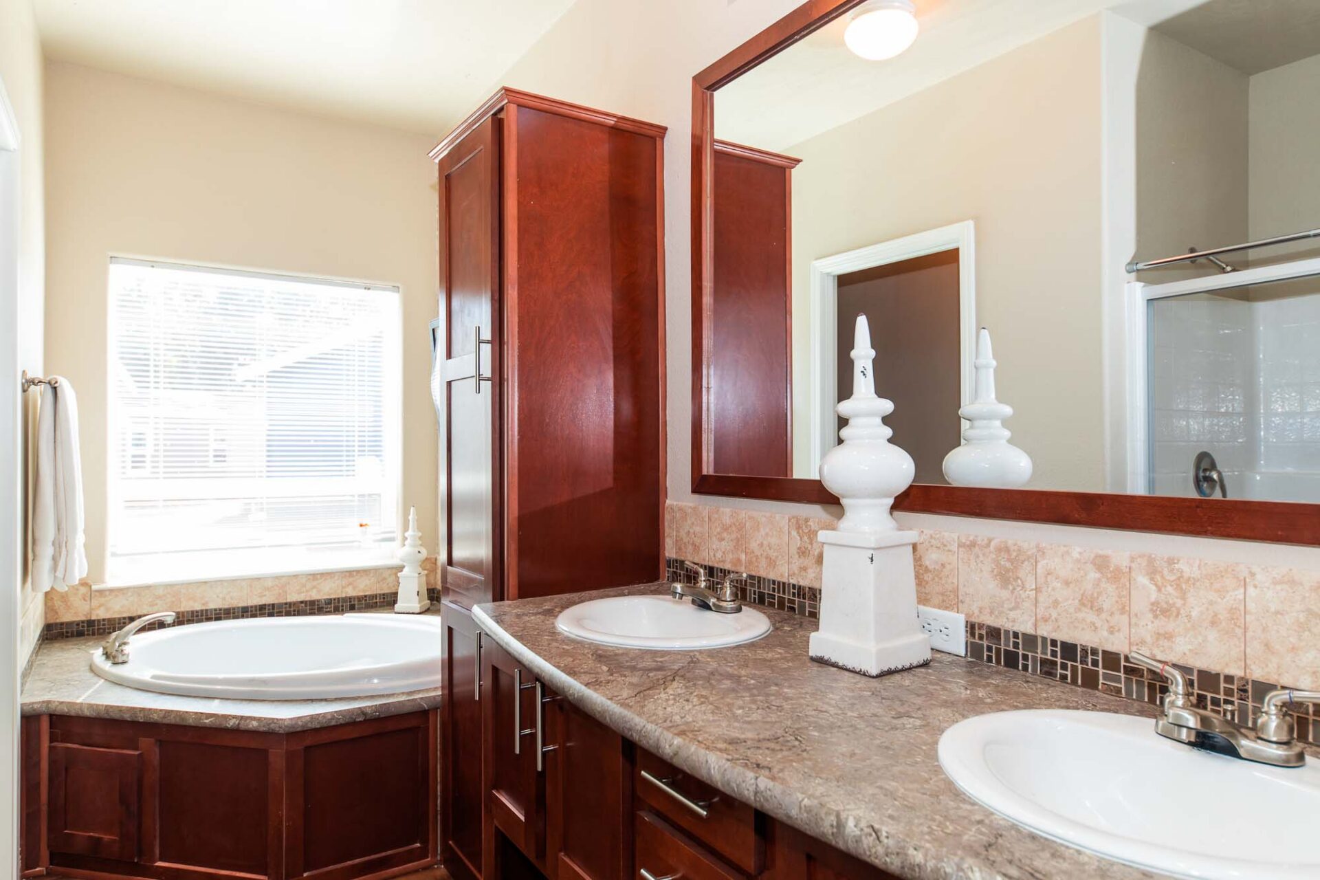 GP-681F-Manor-Bathroom