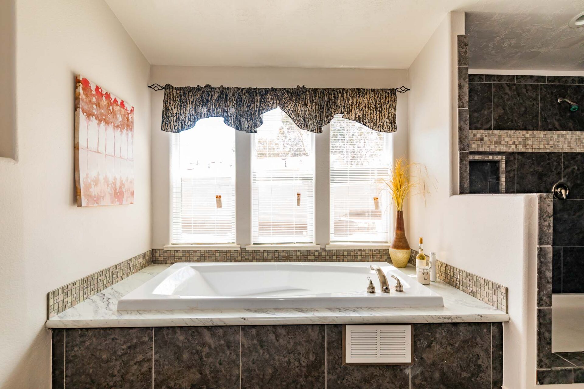 factorydirecthomes.com-gsp-643k-triple-8353 Huge master bathroom in this prefabricated home.